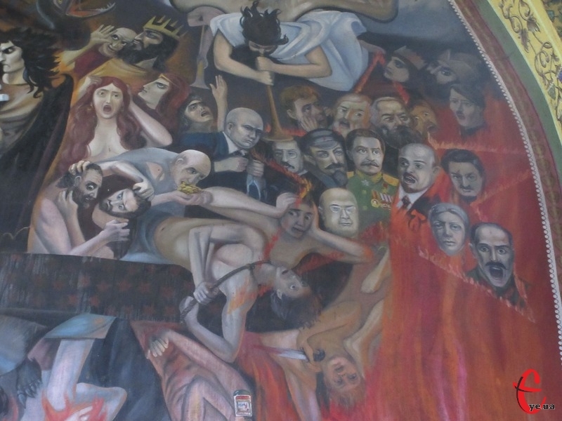 У Троїцькій церкві неподалік Сатанова можна побачити унікальну фреску «Страшний суд», де у пеклі реальні персонажі: Іуда, Гітлер, Сталін, Ленін, Берія, Хрущов з капцем у руці..