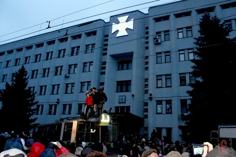 19 лютого 2014-го року в активістів Революції Гідності у Хмельницькому стріляли з приміщення управління СБУ